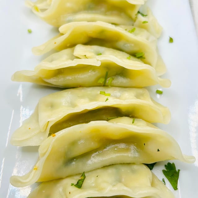 Veggie Momo (6 Pcs.).